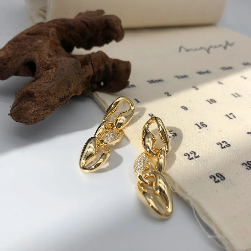 

Chain Earrings Female Diamond Shell Long Earrings Exaggerated Personality Simple Earrings 2021 Latest Ladies Earrings Hot