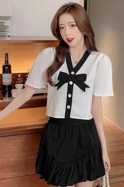 

COIGARSAM Fashion Loose Shirt Womens tops Summer Bow V-Neck Women shirts White 5650