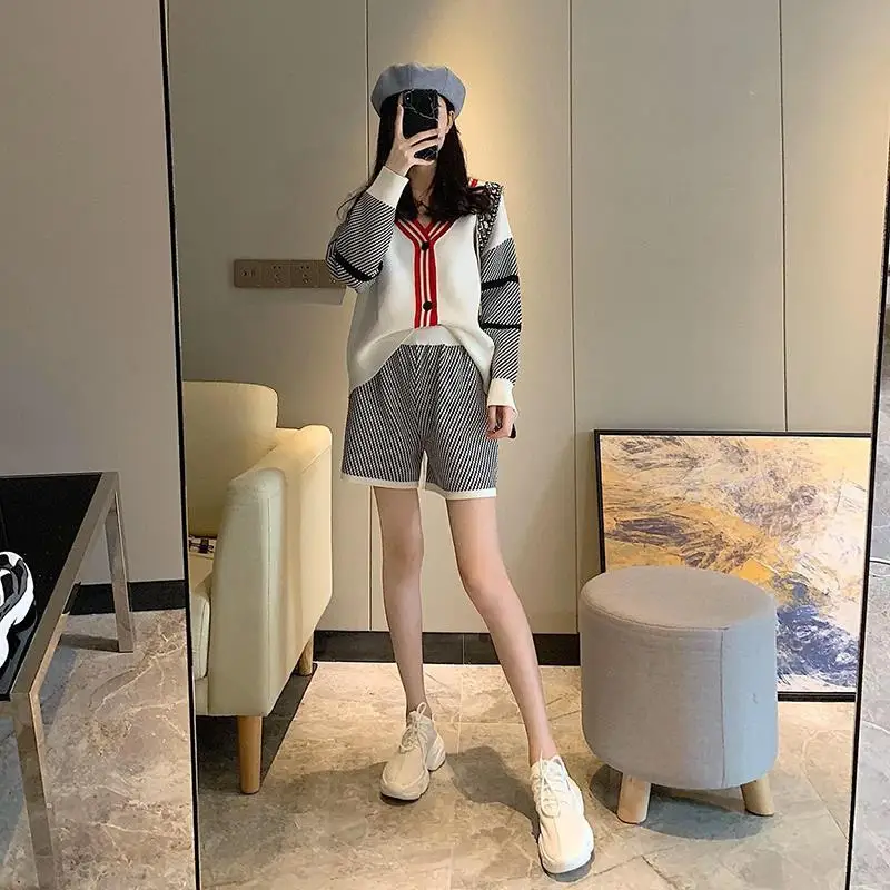 

Small man, two-piece suit, foreign style, age-reducing, high quality, wear with small fragrance, slim and casual shorts suit
