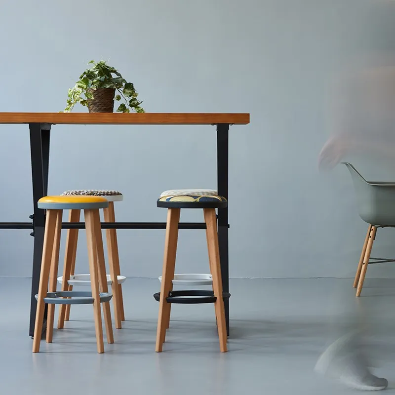 Деревянный высокий барный стул скандинавский домашний простой из цельного