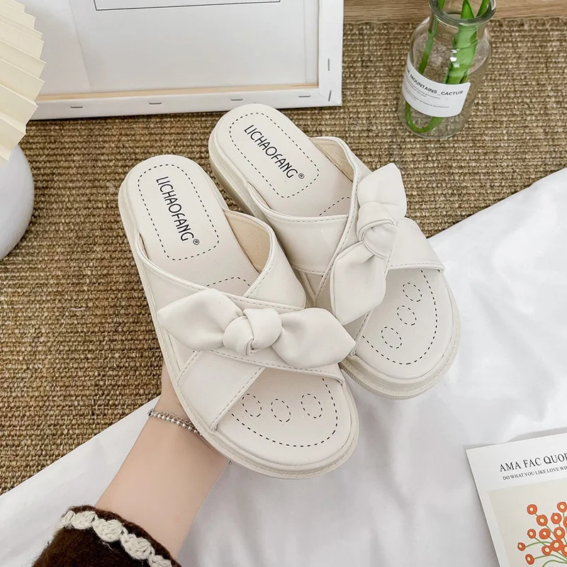 

Med Beach Shoes House Slippers Platform Slipers Women Slides Fashion Butterfly-Knot Sabot 2021 Flat Luxury PU Basic Shoes Woman
