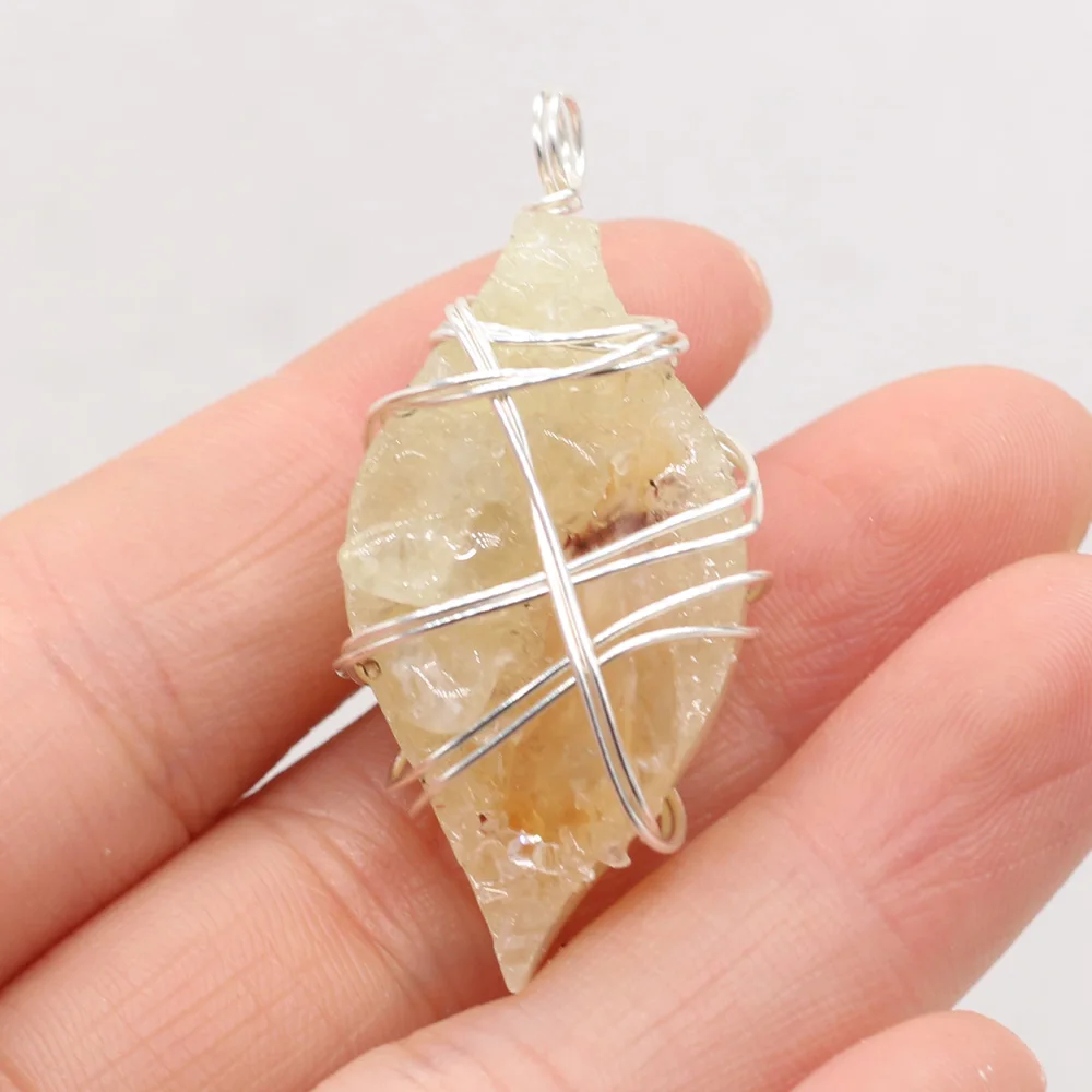 Подвеска ручной работы из натурального полудрагоценного камня топаза в форме