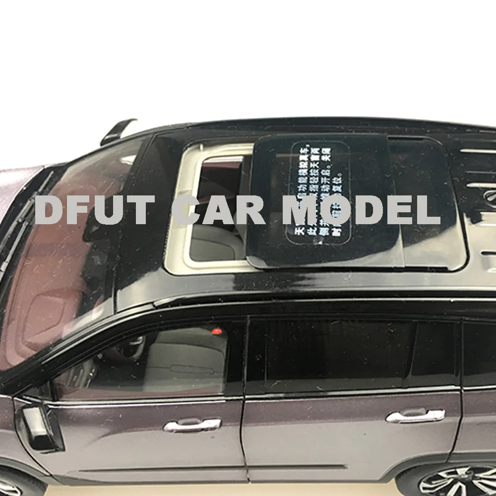 Модель автомобиля из литого металлического сплава BAOJUN в масштабе 1:18 модель