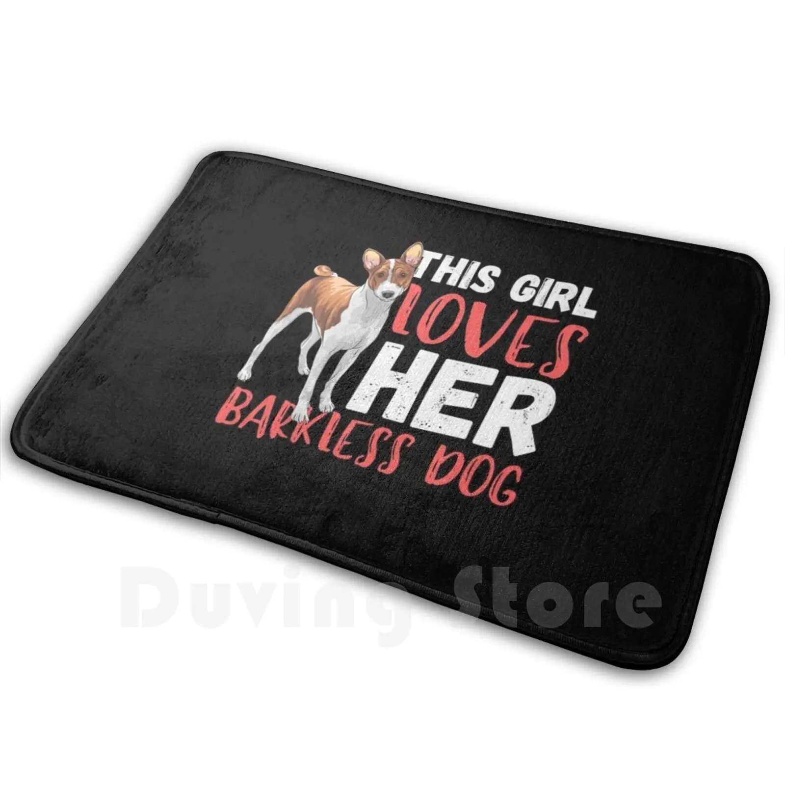 Эта девушка любит свой плавательный бассейн. Подарки для любителей собак ковер