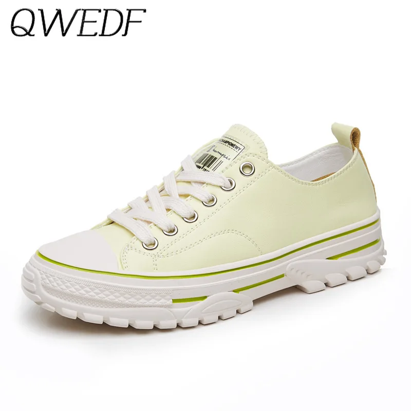 Женские повседневные кроссовки белые однотонные на толстой подошве шнуровке