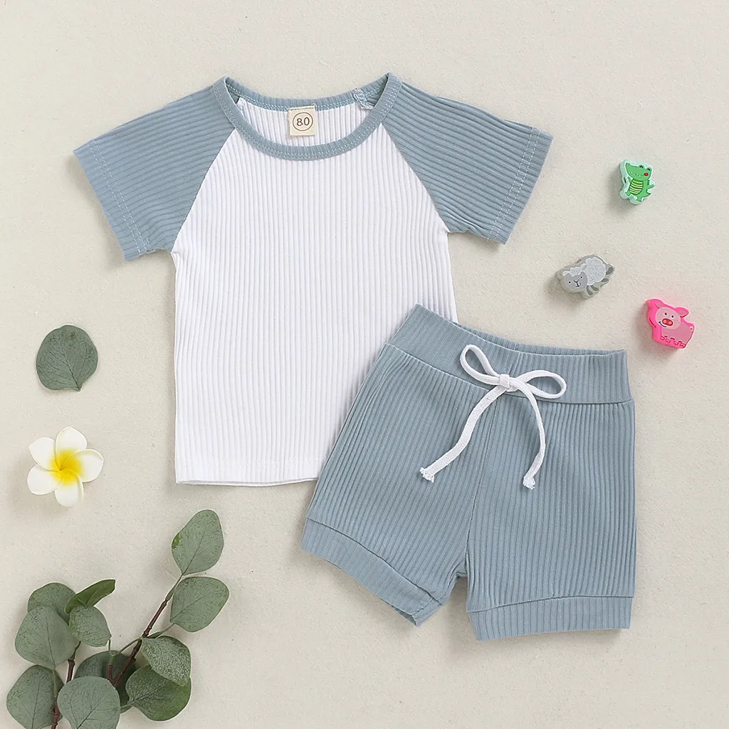 Комплект детской одежды из 2 предметов Однотонная футболка с коротким рукавом