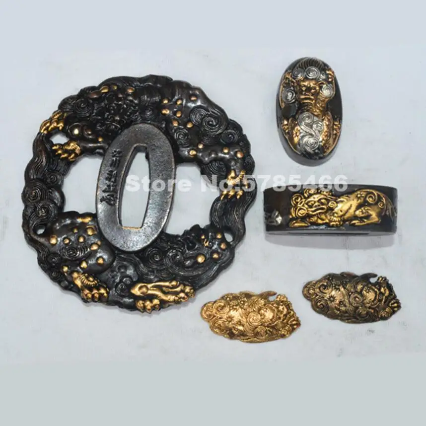 Набор покрытых золотом и серебром медных бронзовых защитников льва Tsuba Menuki Fuchi