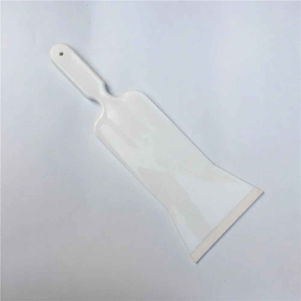 Скребок для оконных стекол чистым инструментом бульдозер водный