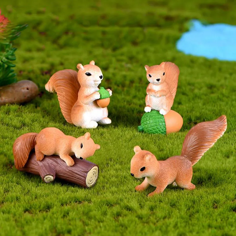 

4 Pcs/set Kawaii Animal Squirrel Family Model Figurine Dollhouse Cake Home Decor Miniature Fairy Garden Home Decorations