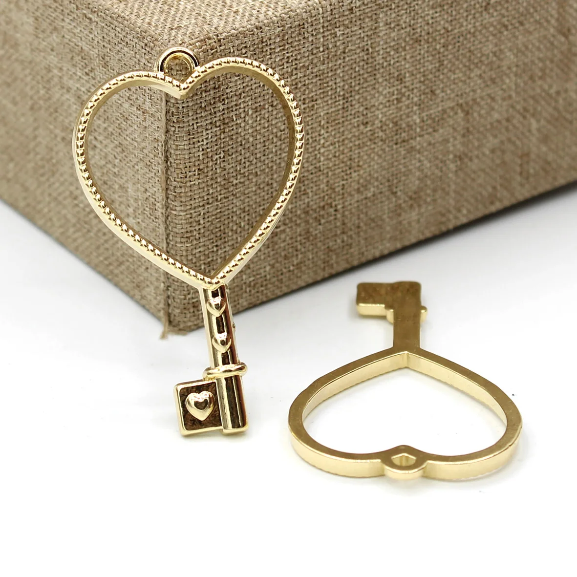 

Рамка "сделай сам", зажим для ожерелья брелок УФ эпоксидной смолы полые рамки ювелирные изделия аксессуары Love для ключей из сплава в виде мет...