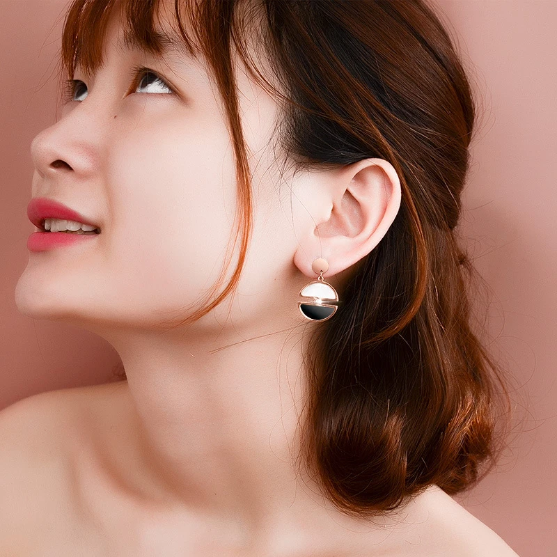 

TOSOKO Stainless Steel Jewelry Black And White Shell Zircon Circle Atmospheric Earrings For Women BSF129