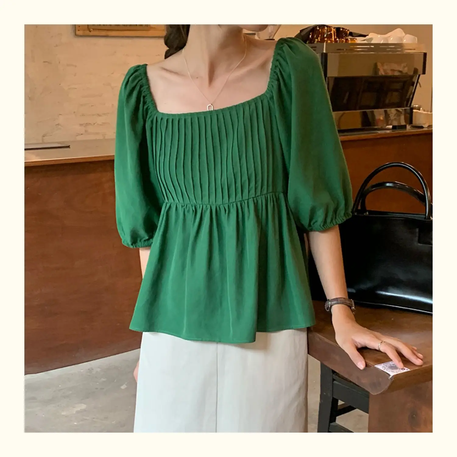 

2021 Акция 20665 [1 комната боковой ряд № 1 средний] нереальная красная сетчатая короткая рубашка с квадратным воротником и рукавами-фонариками 37