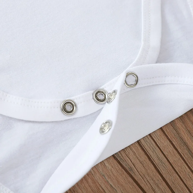 Летняя одежда для новорожденных белый комбинезон с короткими рукавами и принтом