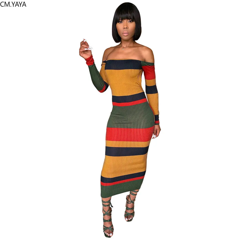 Осеннее женское разноцветное платье в полоску с открытыми плечами облегающее