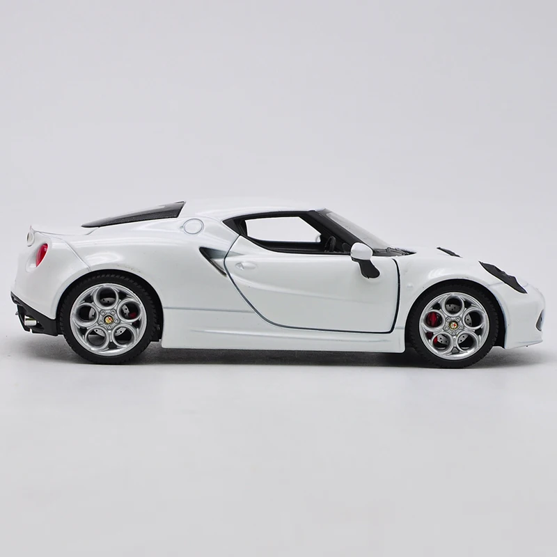 Изысканный 1:24 ALFA Romeo 4C спортивный автомобиль сплав модель моделирование литой