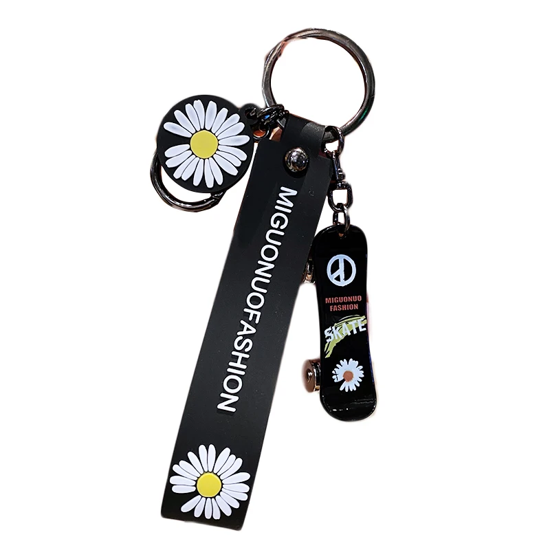 Korean Daisy Keychain Silicone Slipper Skateboard Black Blue Red Pendante Cute Bag Car Key Ring Men Women Couple Jewelry Lanyard |