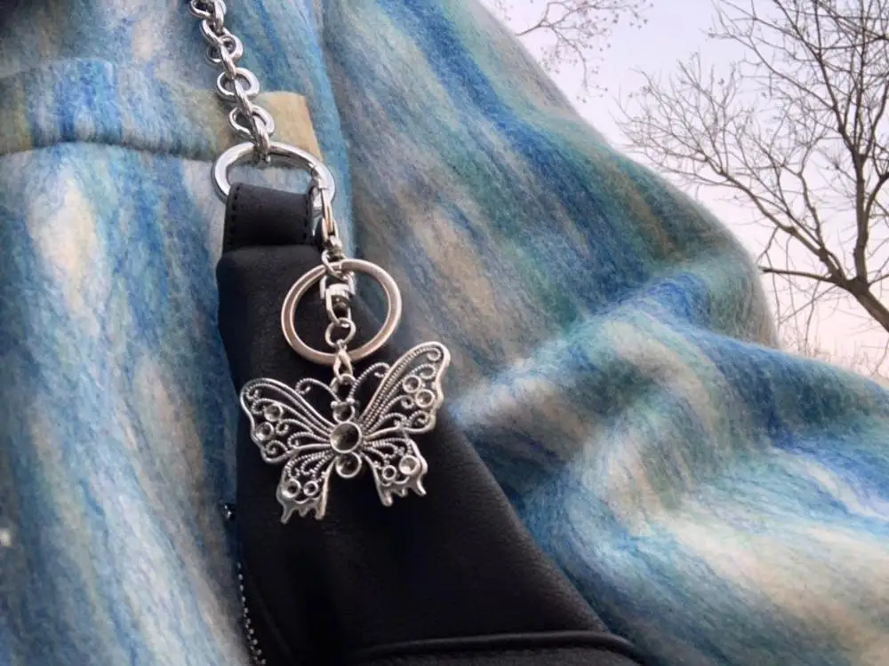 

Retro Metal Butterfly Keychain Car Mobile Phone Pendant Key Ring Women Bag Handbag Purse Couple's Charms Hot Sale Gift 2020 New
