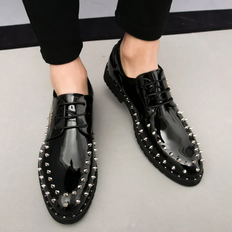 Туфли мужские из лакированной кожи европейские блестящие с заклепками Мокасины