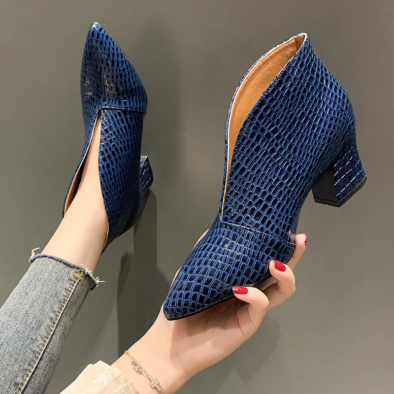 

Snake Patent Leather Pumps Women Shoes Sexy Pointed Toe V Mouth Stilettos Single Shoes Small Big Size Thin High Heel Shoes Women