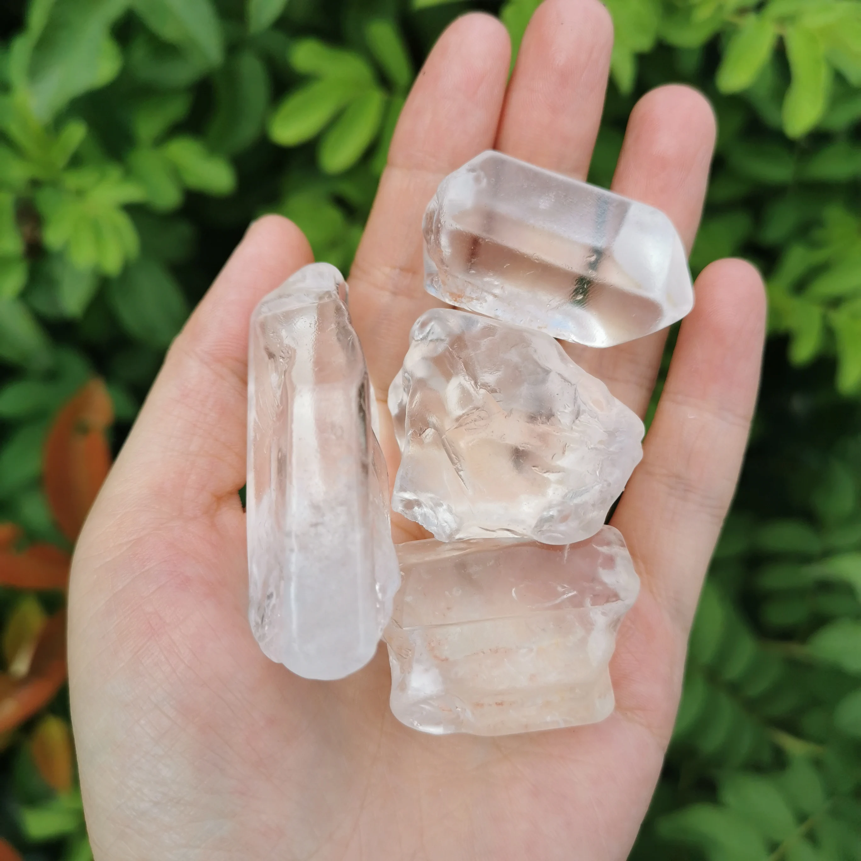 Натуральный прозрачный кварцевый шероховатый камень свободной формы гравийный