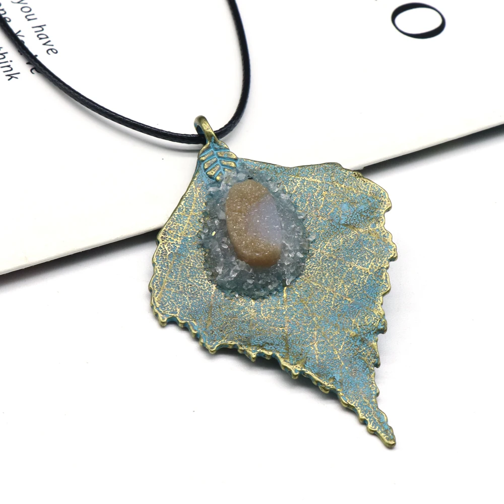 Модное ожерелье с натуральной друзой античное медным покрытием из сплава