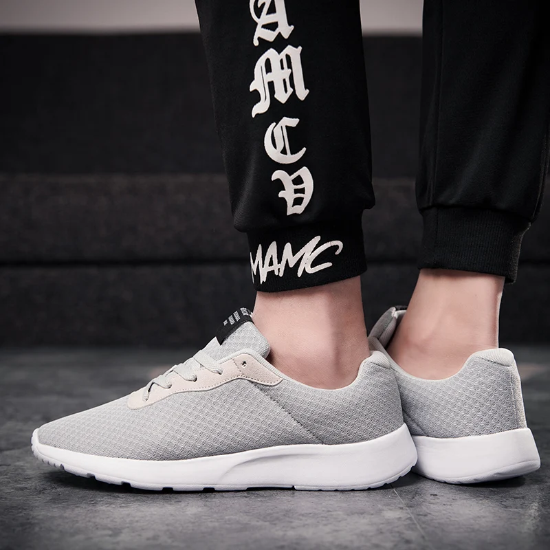 Мужские повседневные теннисные туфли черные удобные сетчатые лоферы