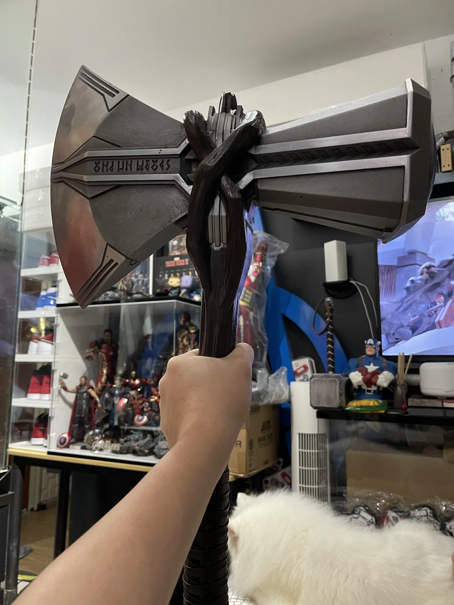 

The storm tomahawk axe 1:1 ratio 10KG all metal model cosplay halloween movie prop