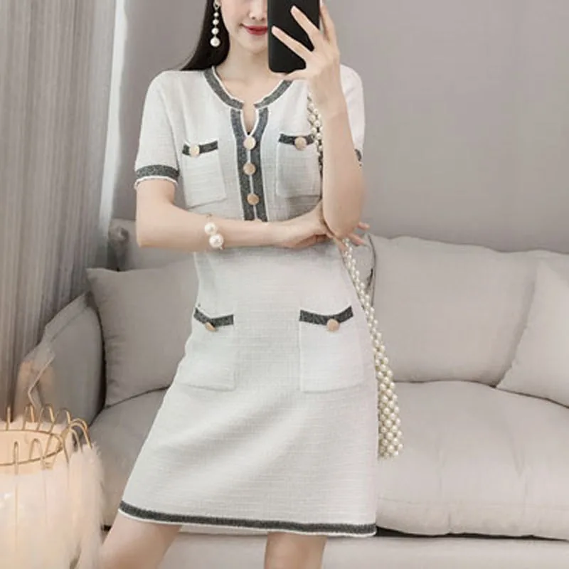 Возможно у белое зеленое хаки твидовое прямое платье v-образный вырез короткий