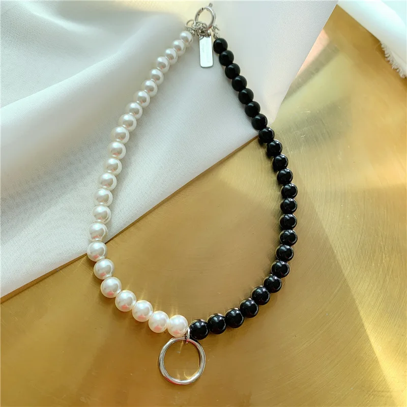 

2021 new fashion trendy unisex fashionable asymmetric black and white contrast color clavicle chain short couple necklace
