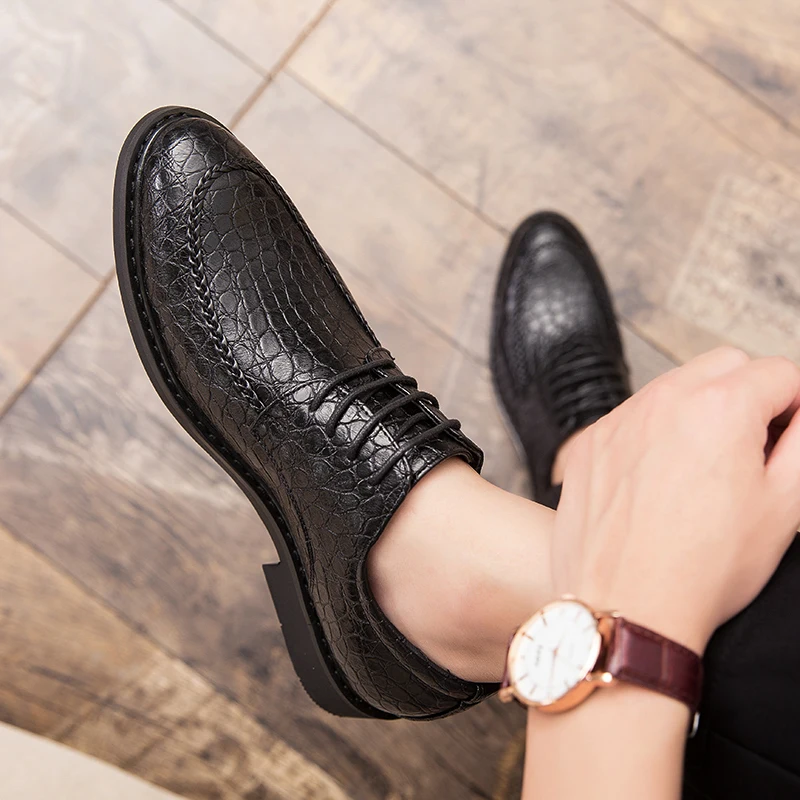 Туфли мужские кожаные оксфорды дышащие на шнуровке плоская подошва модные