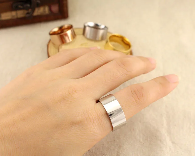 

Korean version of titanium steel ring, personalized smooth stainless steel couple ring, ultra-fine ring ring
