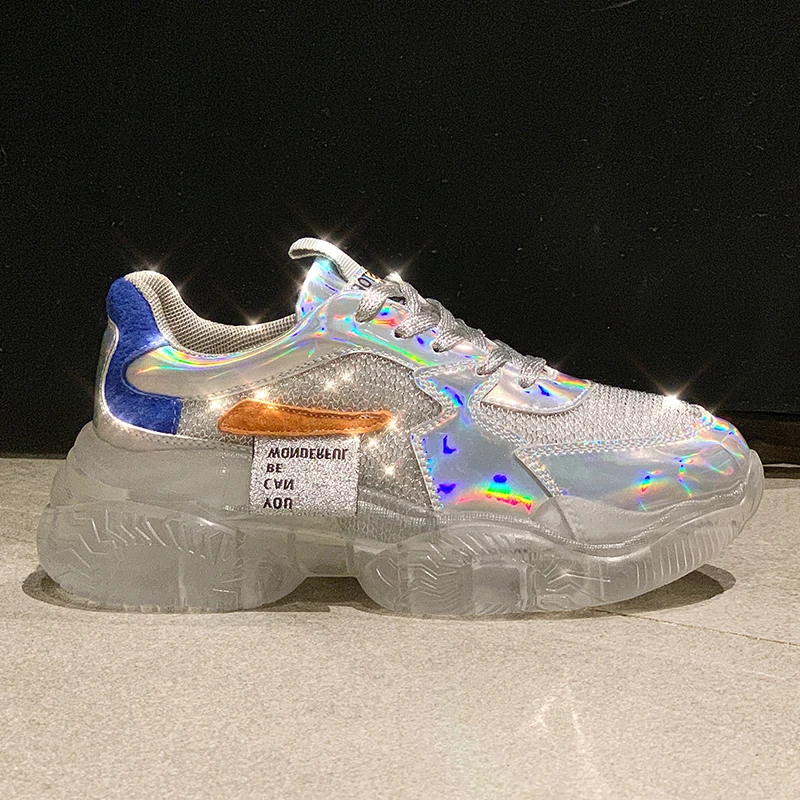 Женские кроссовки с прозрачным каблуком серебристые со стразами модная