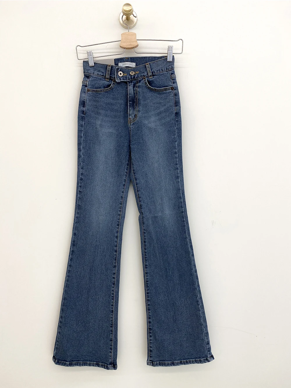 

2021 Spring Washed Blue High Waist Buckle Slim Denim Pants Female 2021 Spring Casual Slim Split Flared Jeans Trousers for Women