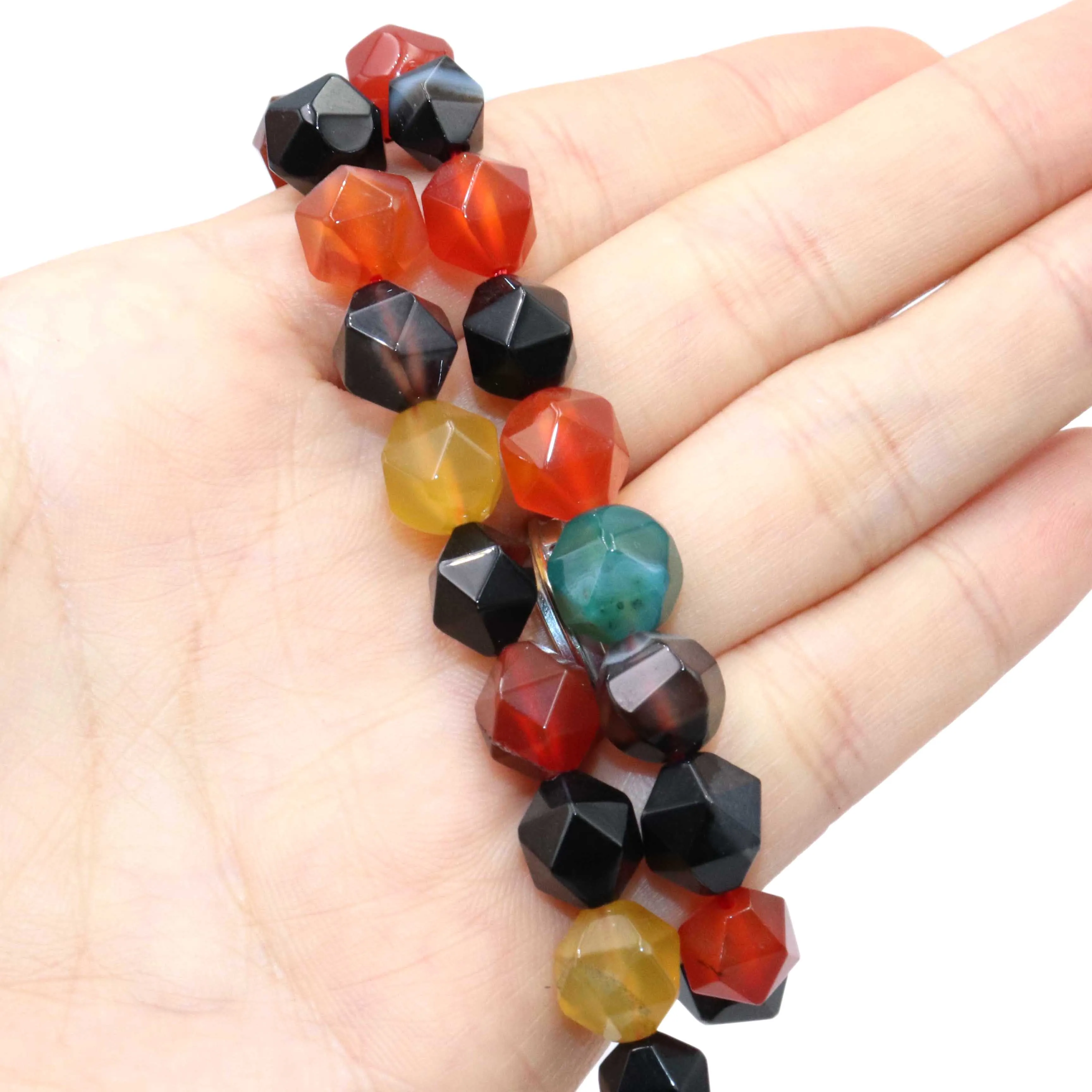 Натуральные камни граненые