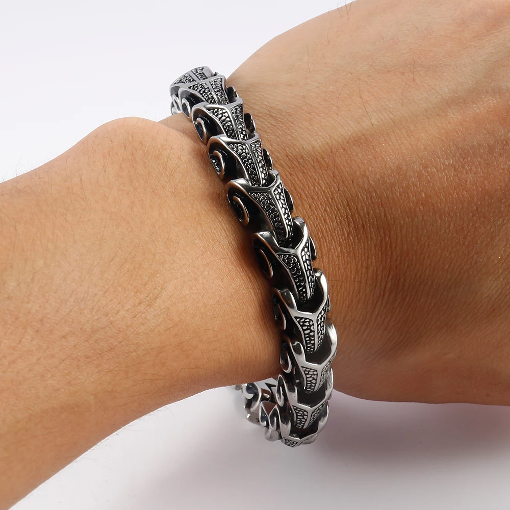 

Retro Bracelets For Men Dragon Shape Wristband New Gothic Accessories Waterproof 316L Stainless Steel Fashion Jewelry