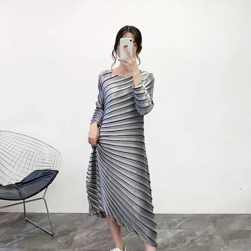 Женское плиссированное платье макси Miyake однотонное до середины икры с длинными