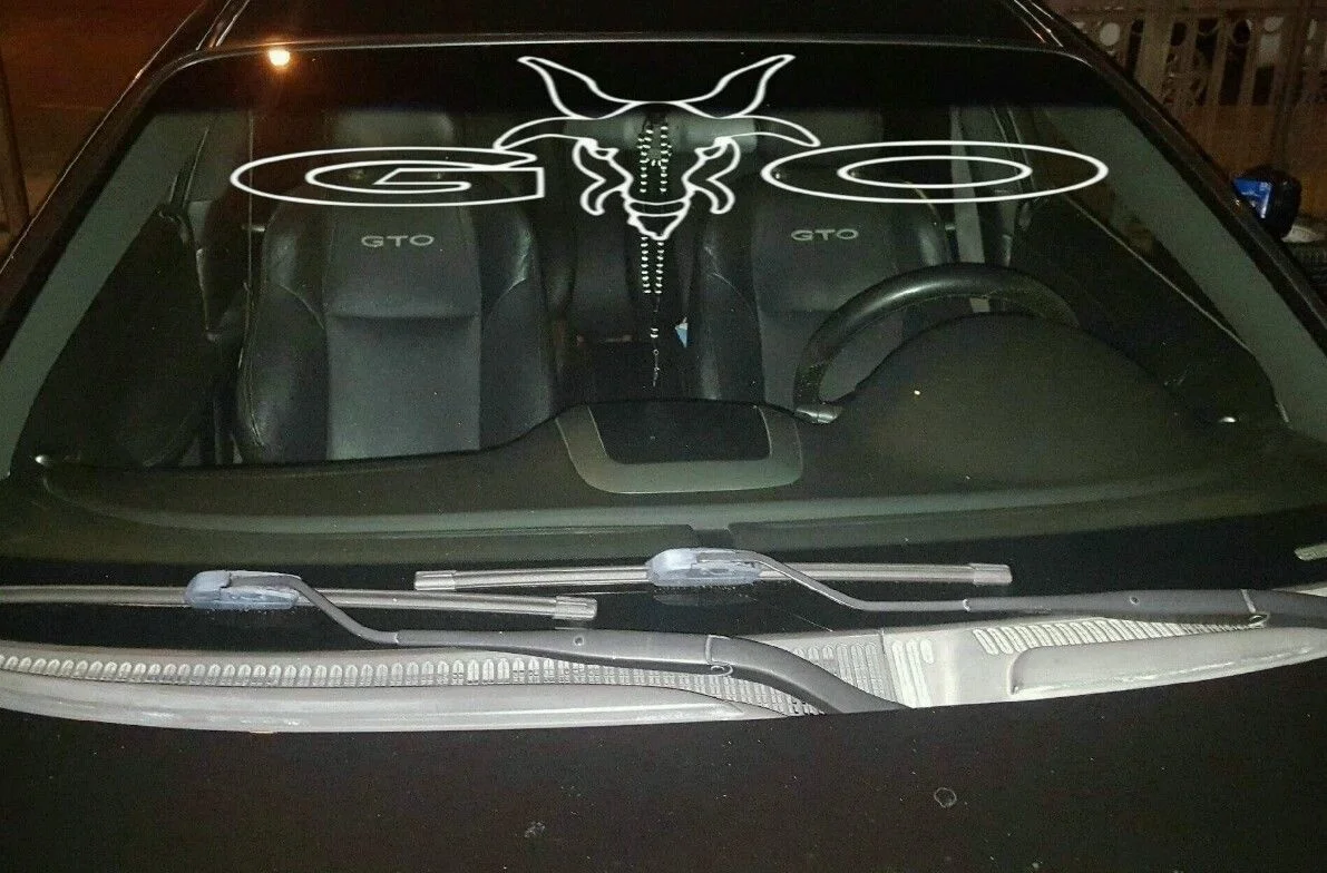 

Виниловая наклейка на лобовое стекло для Pontiac GTO GOAT (любой цвет)
