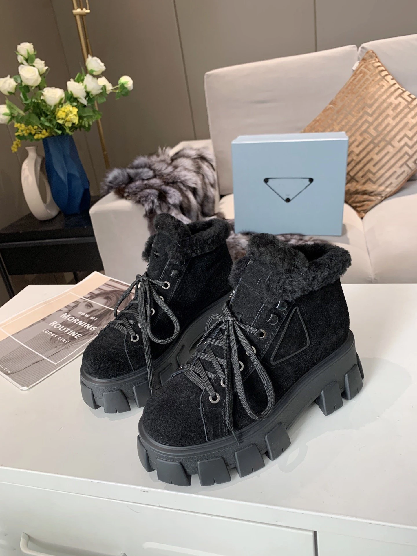 

Designer Pumps Furry Winter Warm Chunky Height Increase Women Boots Cow Suede Western Ankle Falt Platform Triangle Snow Boots