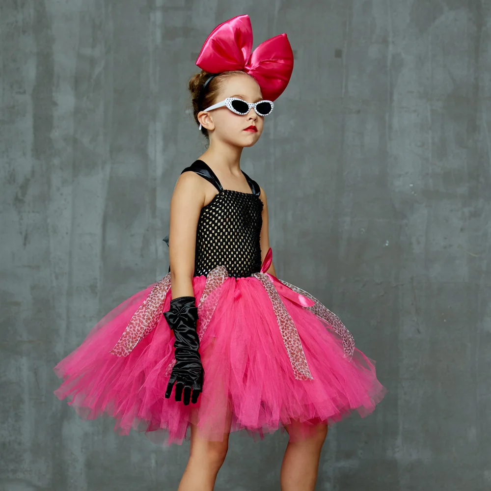 Женское платье-пачка с бантом и повязкой на голову |