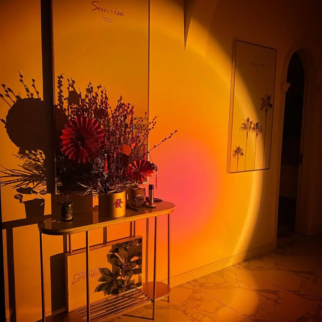 

USB Sunset Lamp Projector LED Rainbow Atmosphere Table Projection Lamp Night Light for Home Bedroom Coffee Shop Wall Decoration