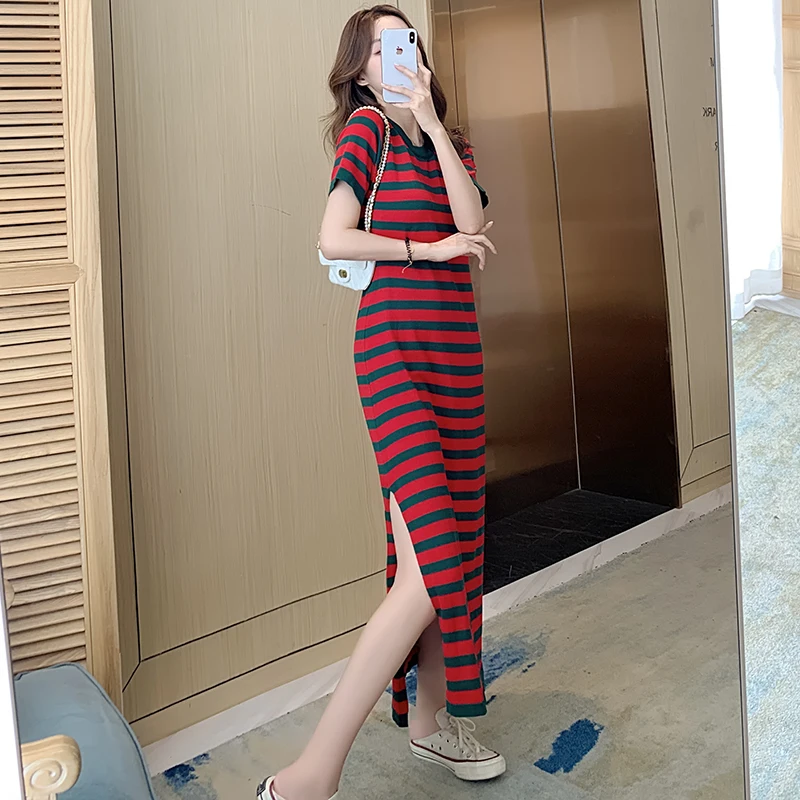 

Женское платье-макси в полоску, с коротким рукавом и круглым вырезом