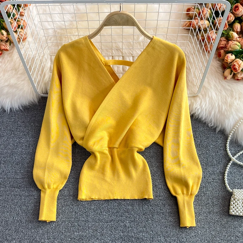 Knitwear female 2021 autumn new V-neck fashion bat sleeve sweater high waist thin knitted shirt back hole tops | Женская одежда
