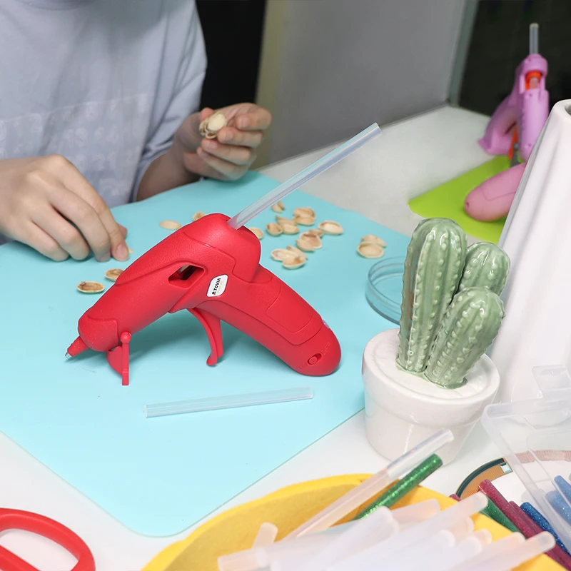 

Hot Melt Glue Gun Wireless Glue Gun Fast Heating Glue Gun with 20pcs 7*100mm Adhesive Sticks 3.6V USB Charger DIY Repair Tools