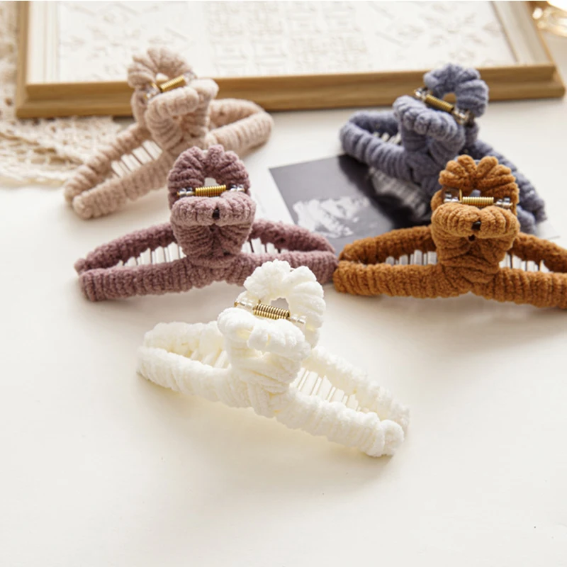 

Elegant Vintage Hairpin Solid Color Woolen Winding Hairpin Cute Hair Accessories for Women Girls Autumn Winter Party Jewelry