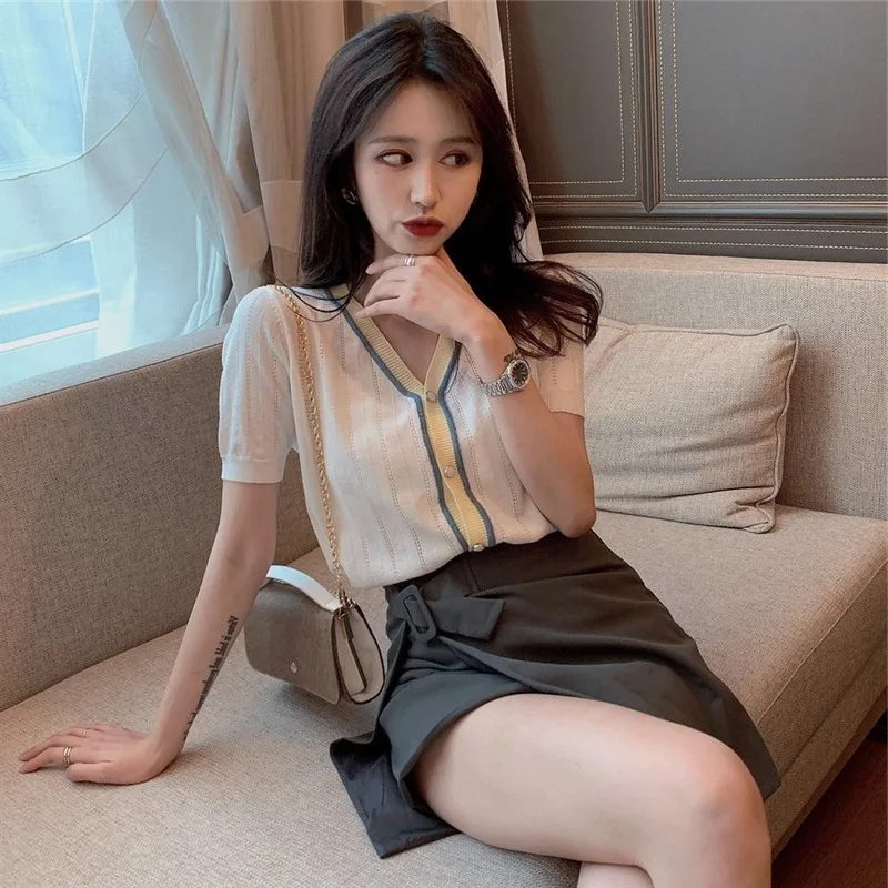 

Half-length skirt suit female 2021 new summer goddess fan two-piece suit age-reducing western fashion V-neck t-shirt