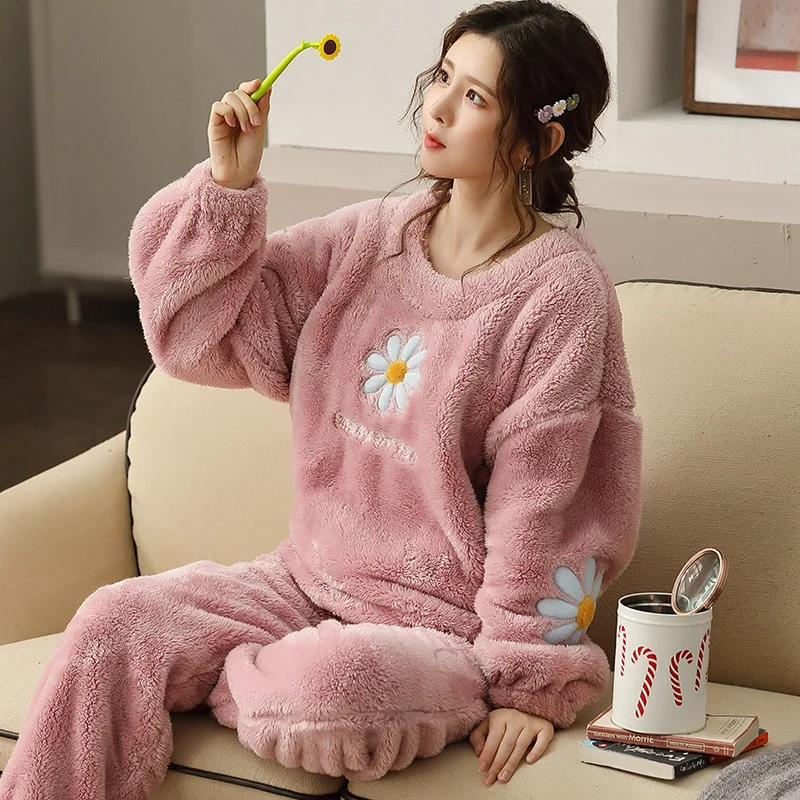 2021 New Women's Long Sleeve Thickened Flannel Pink Pajamas Girl's Oversize Loose Coral Velvet Housewear pajama sets