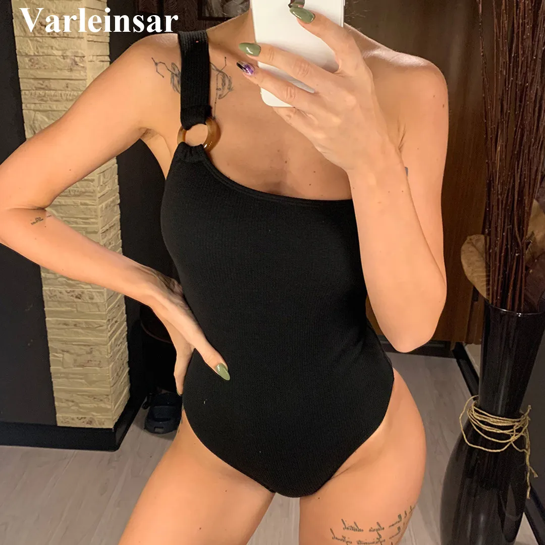 Женский слитный купальник на одно плечо белый черный купальный костюм с открытой