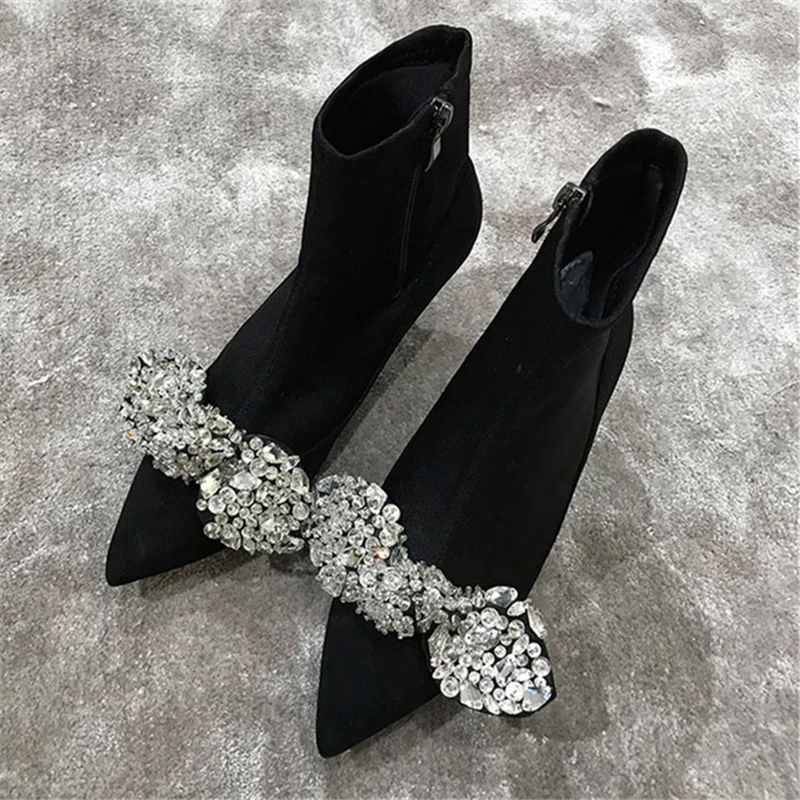 Привлекательные женские ботинки с острым носком 2019 черные замшевые кожаные