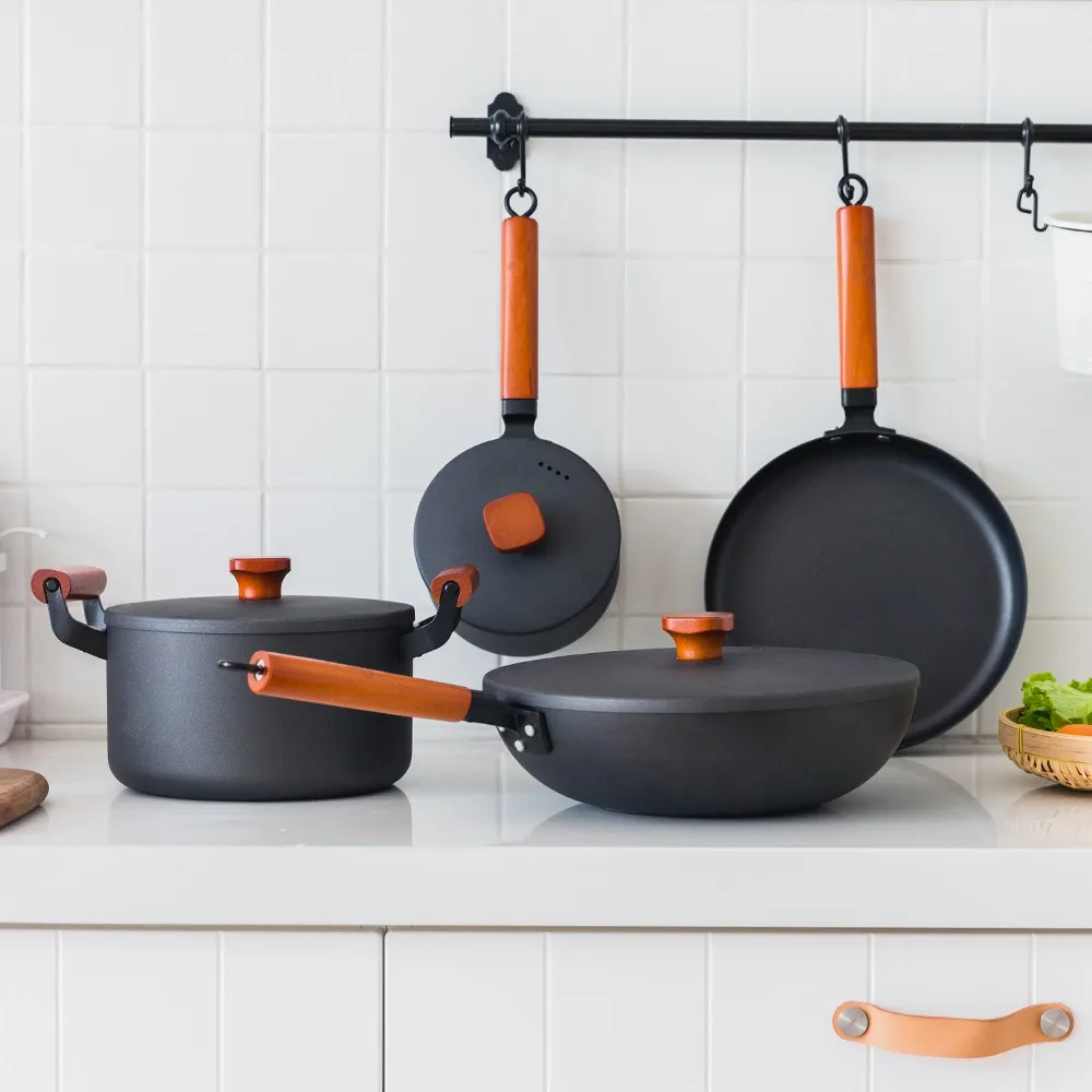 Набор посуды чугунная кастрюля сковорода антипригарная железная для тушения