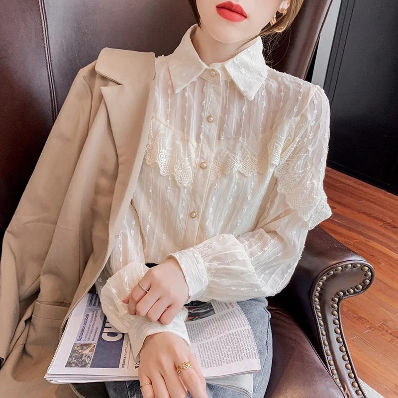 

Stitching lace 2021 early spring new lace bottoming shirt women's inner wear Western-style shirt temperament shirt trend AUYIYI